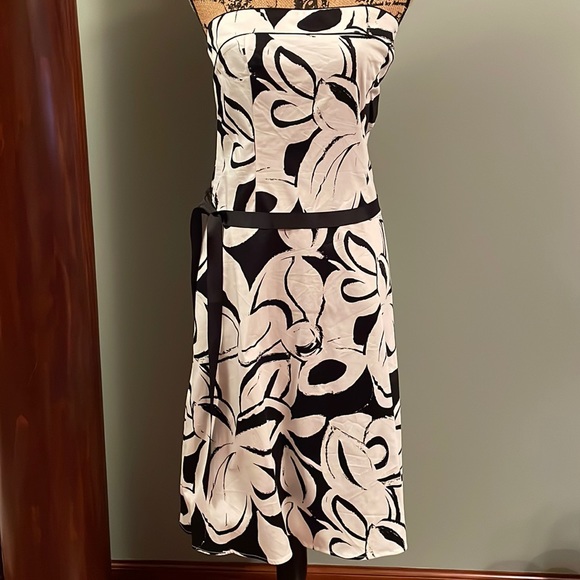 Maurices Dresses & Skirts - Maurices strapless dress 13/14 NWT.